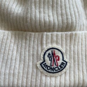 Beige Moncler hat
